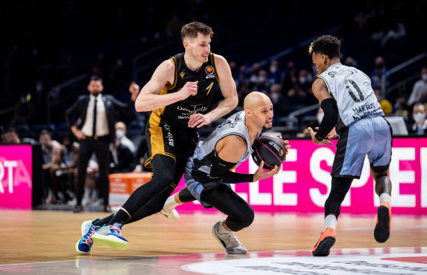 的激烈竞争 的激烈竞争